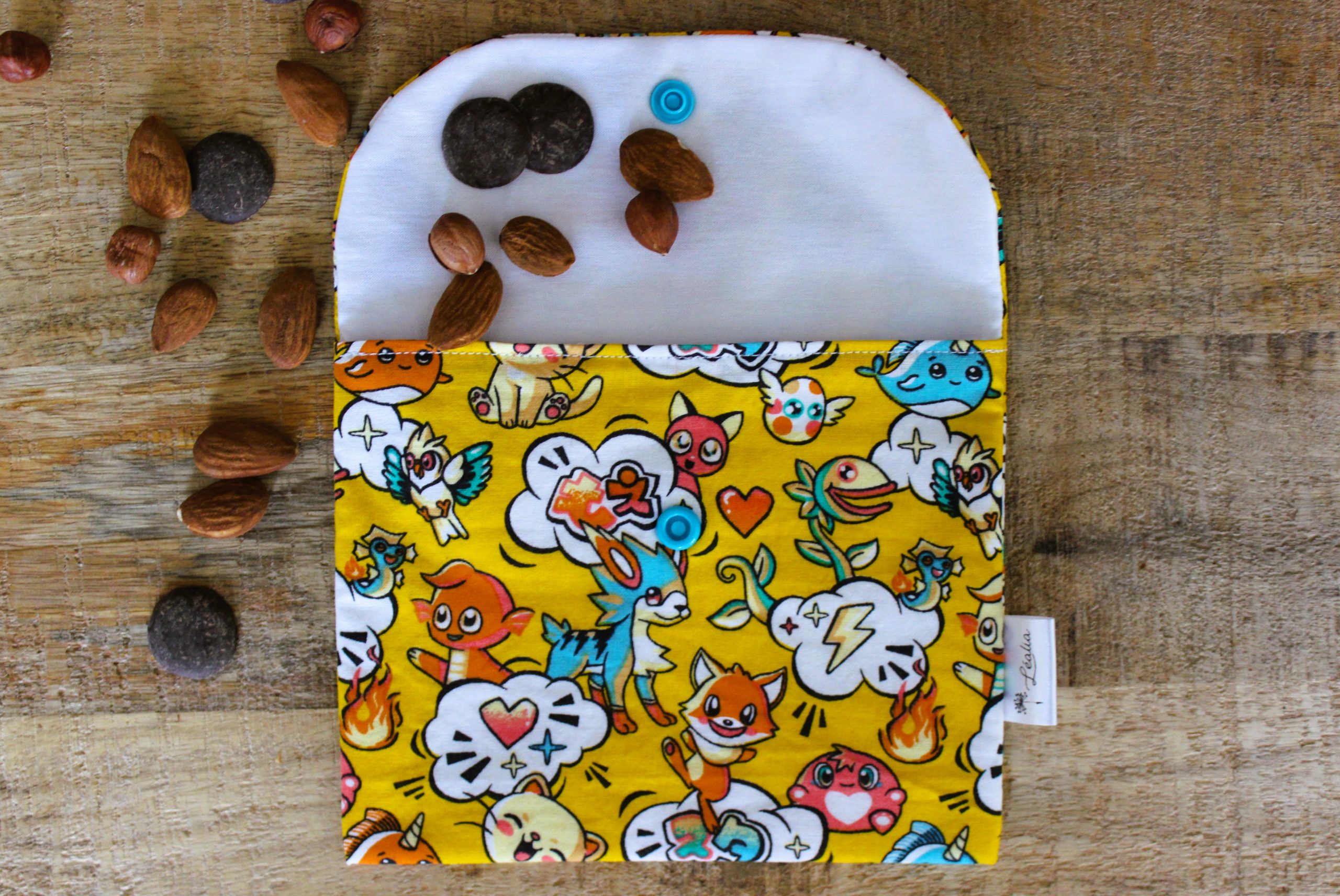 Pochette à goûter manga jaune chat renard narval