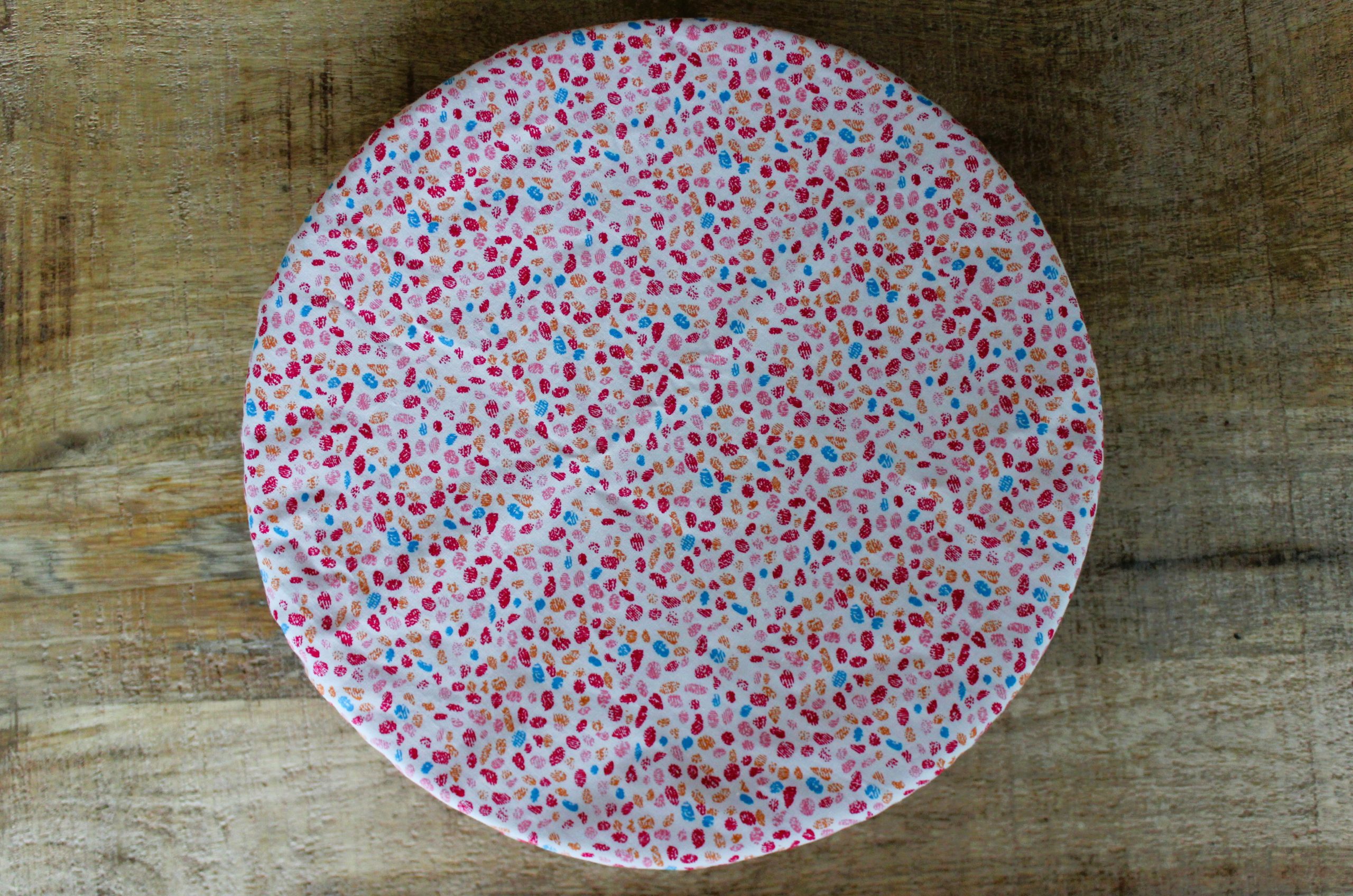 charlotte alimentaire tache orange rouge bleu