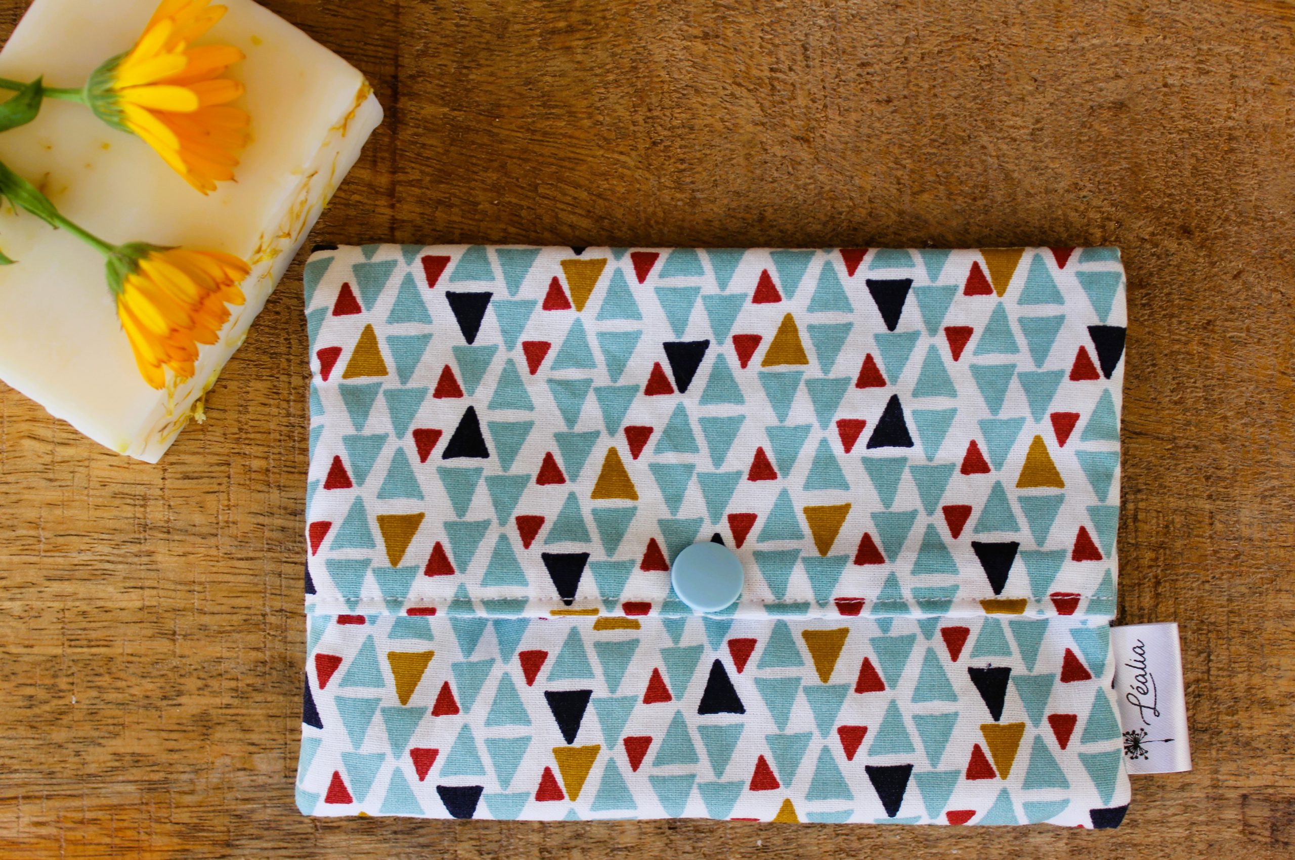 pochette à savon et shampoing solide triangle turquoise