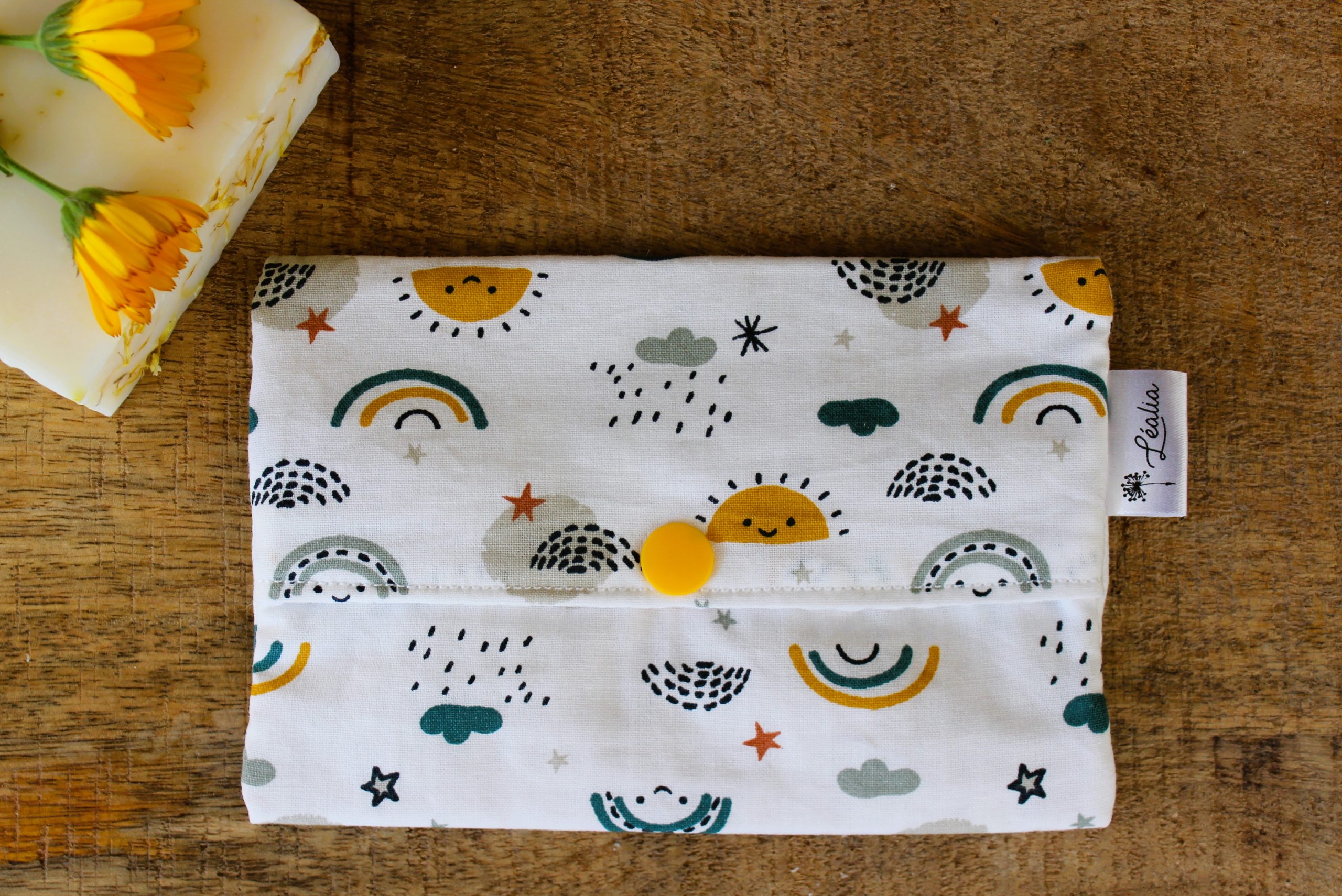 pochette à savon et shampoing solide soleil arc-en-ciel