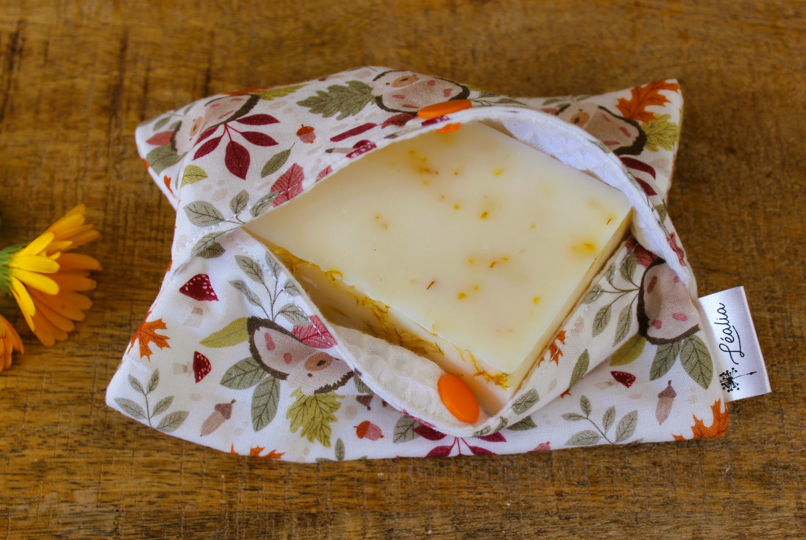 pochette à savon et shampoing solide automne hérisson