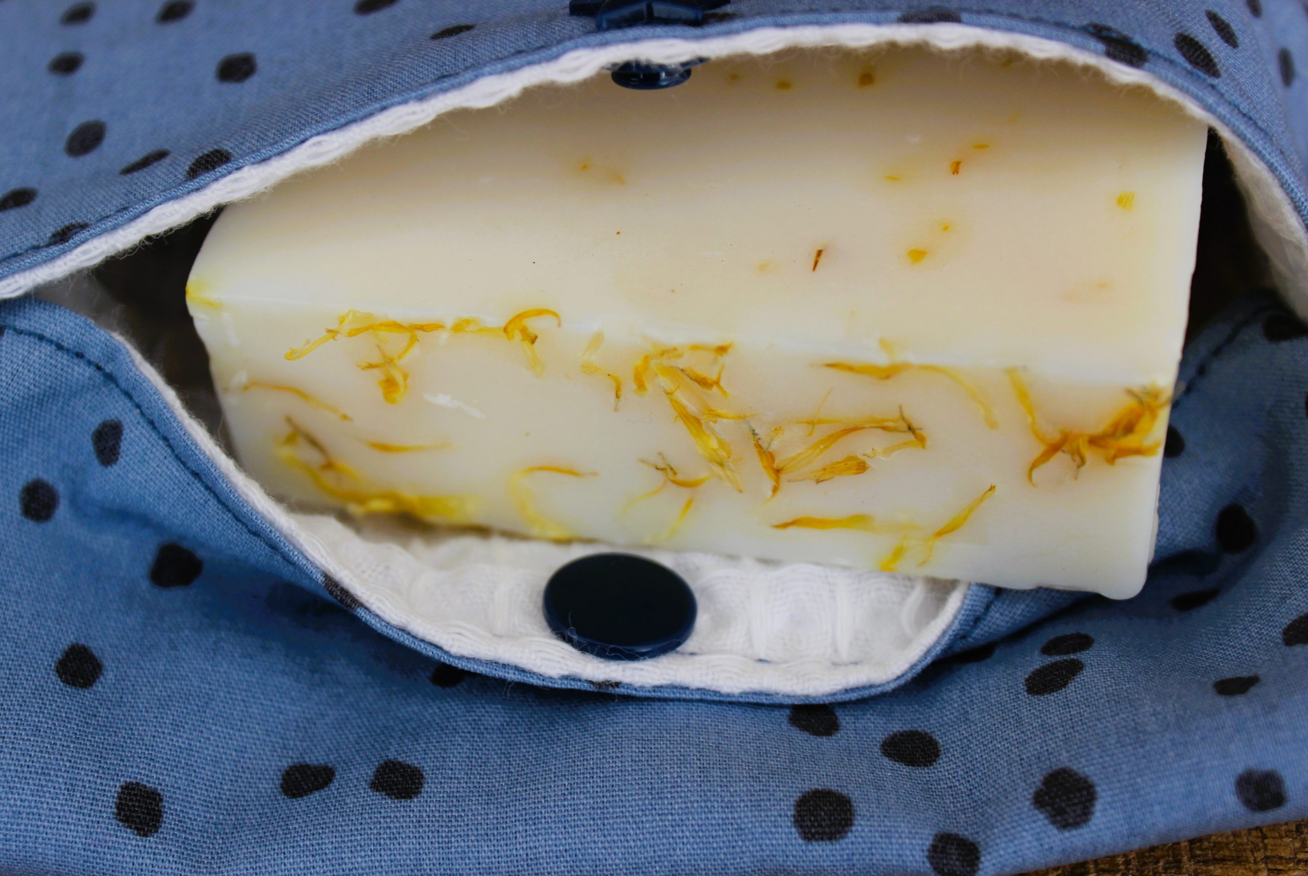 pochette à savon et shampoing solide bleu pois