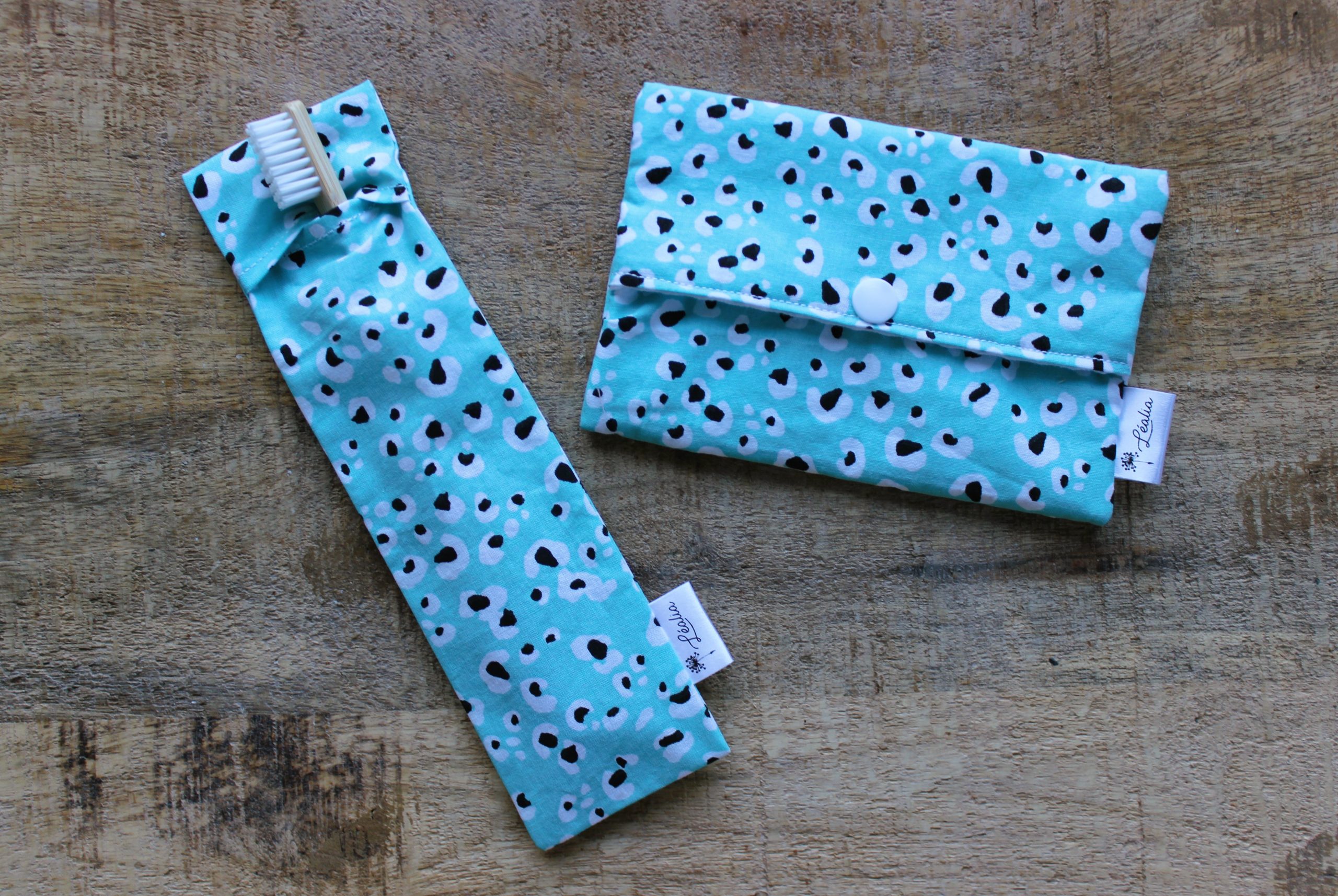kit pochette brosse à dents et pochette à savon turquoise noir léopard