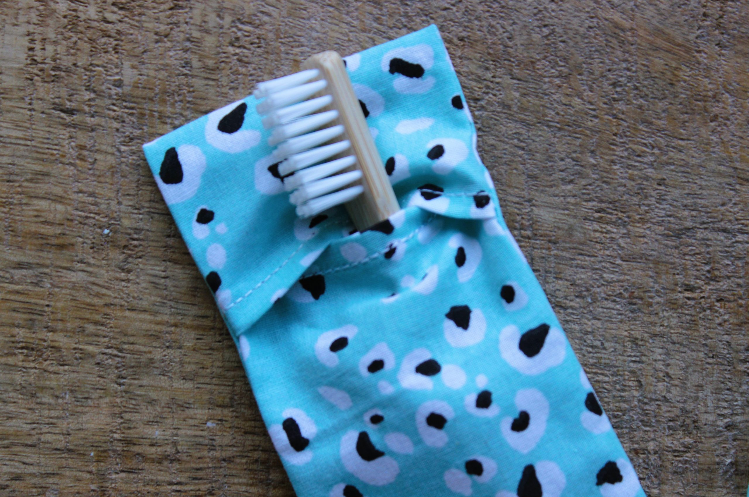 pochette brosse à dents turquoise noir léopard