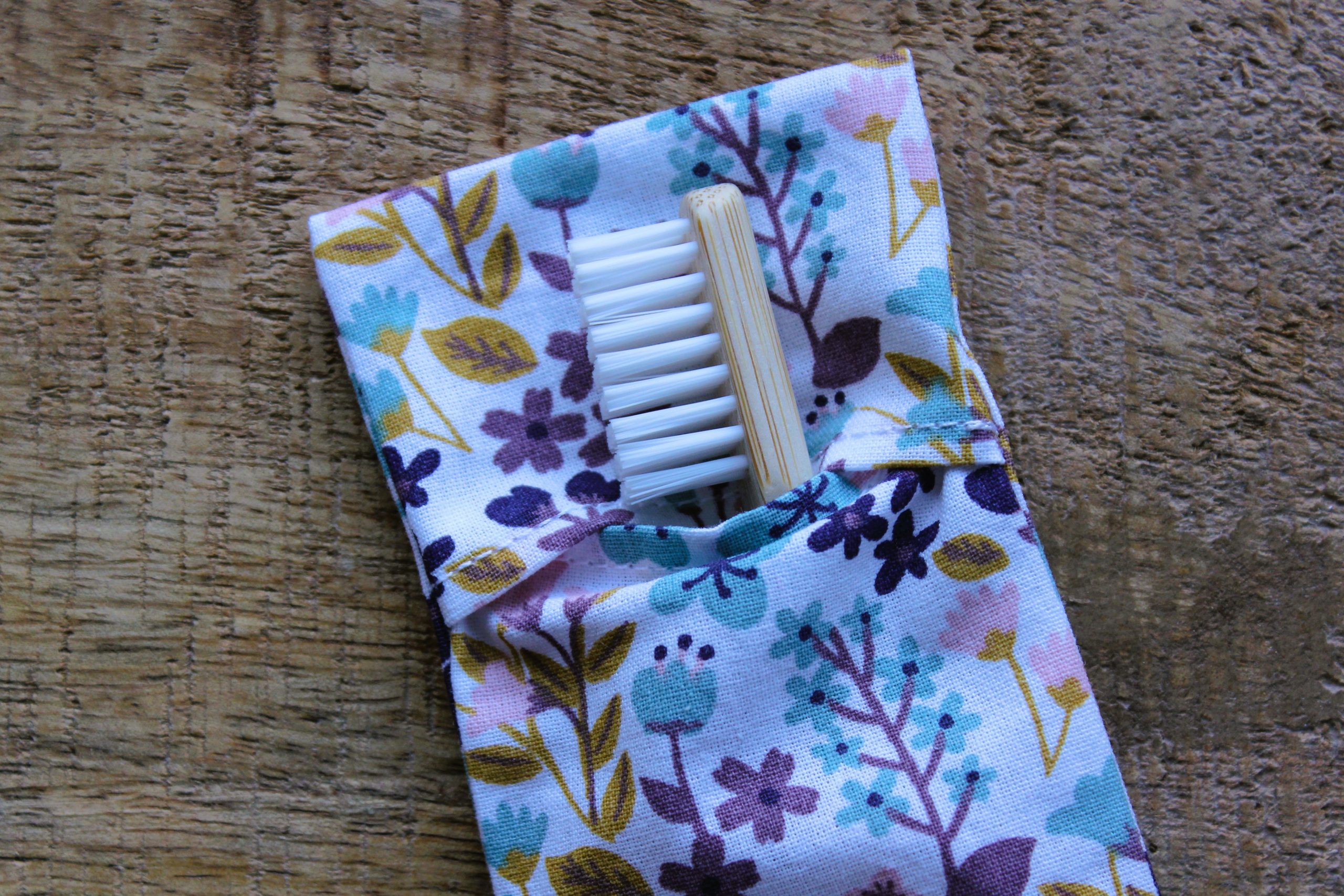 pochette brosse à dents floral violet mauve