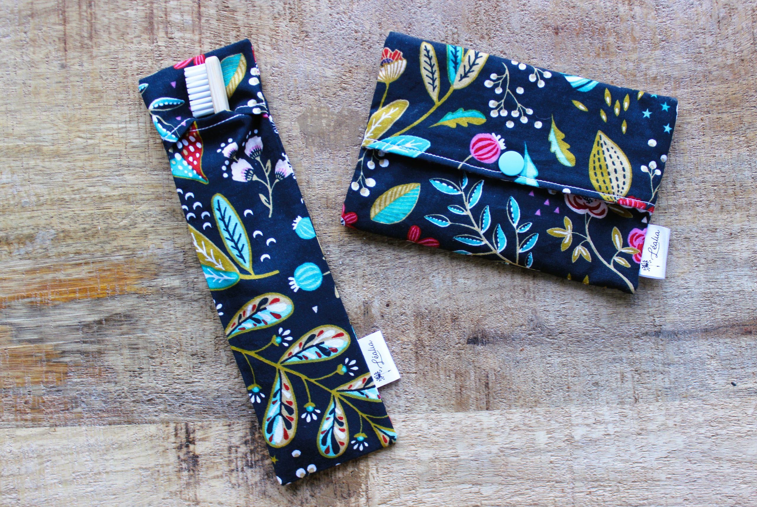 kit pochette brosse à dents et pochette à savon marine floral turquoise fuchsia