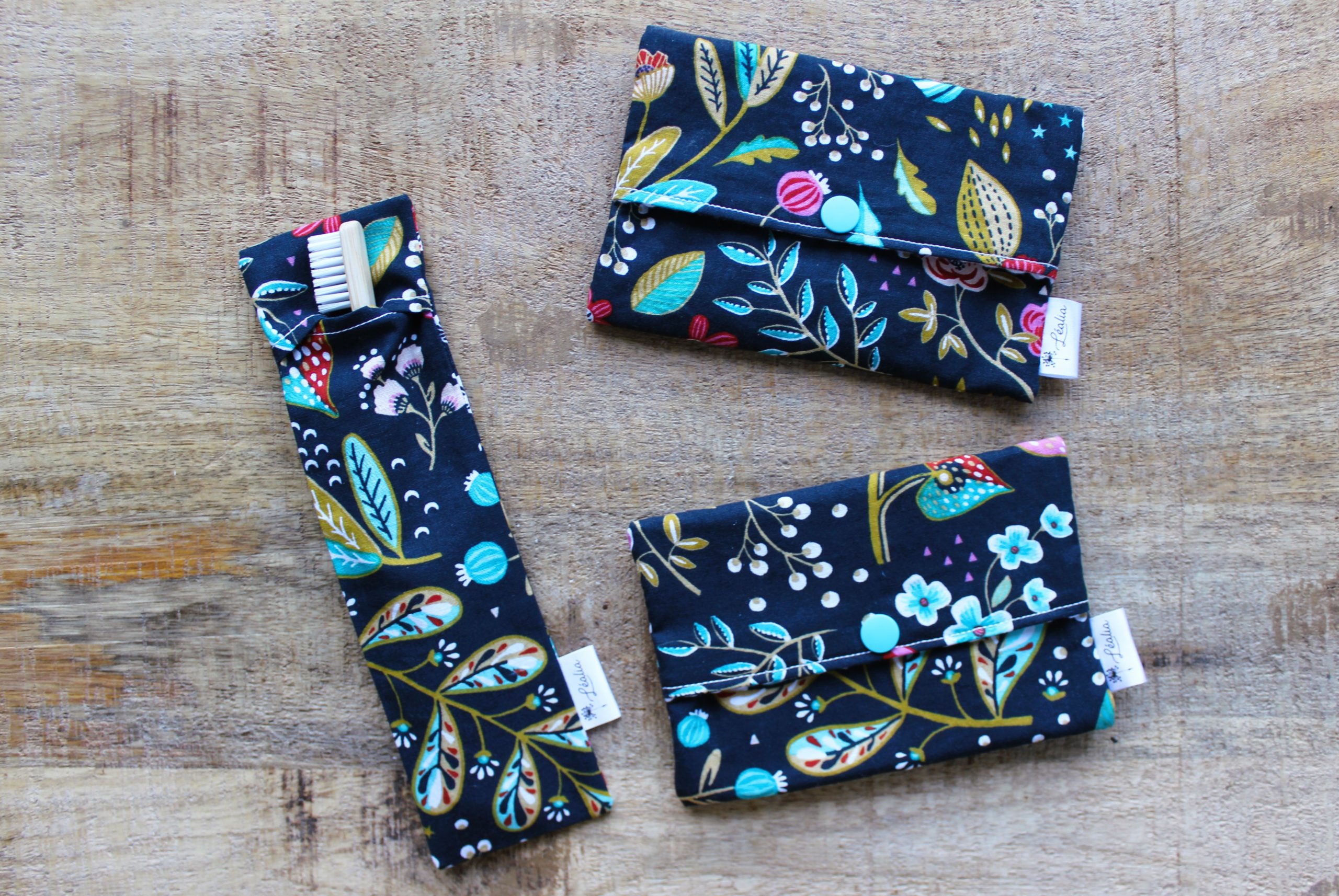 kit pochette brosse à dents et pochette à savon marine floral turquoise fuchsia