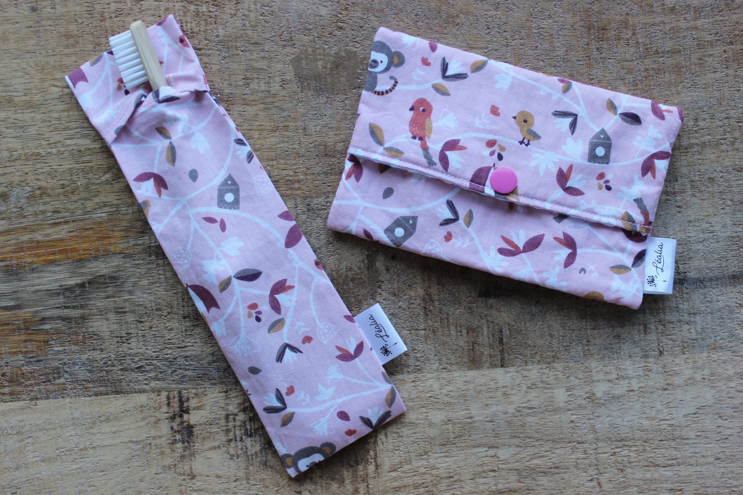 kit pochette brosse à dents et pochette à savon rose oiseaux singe cabane