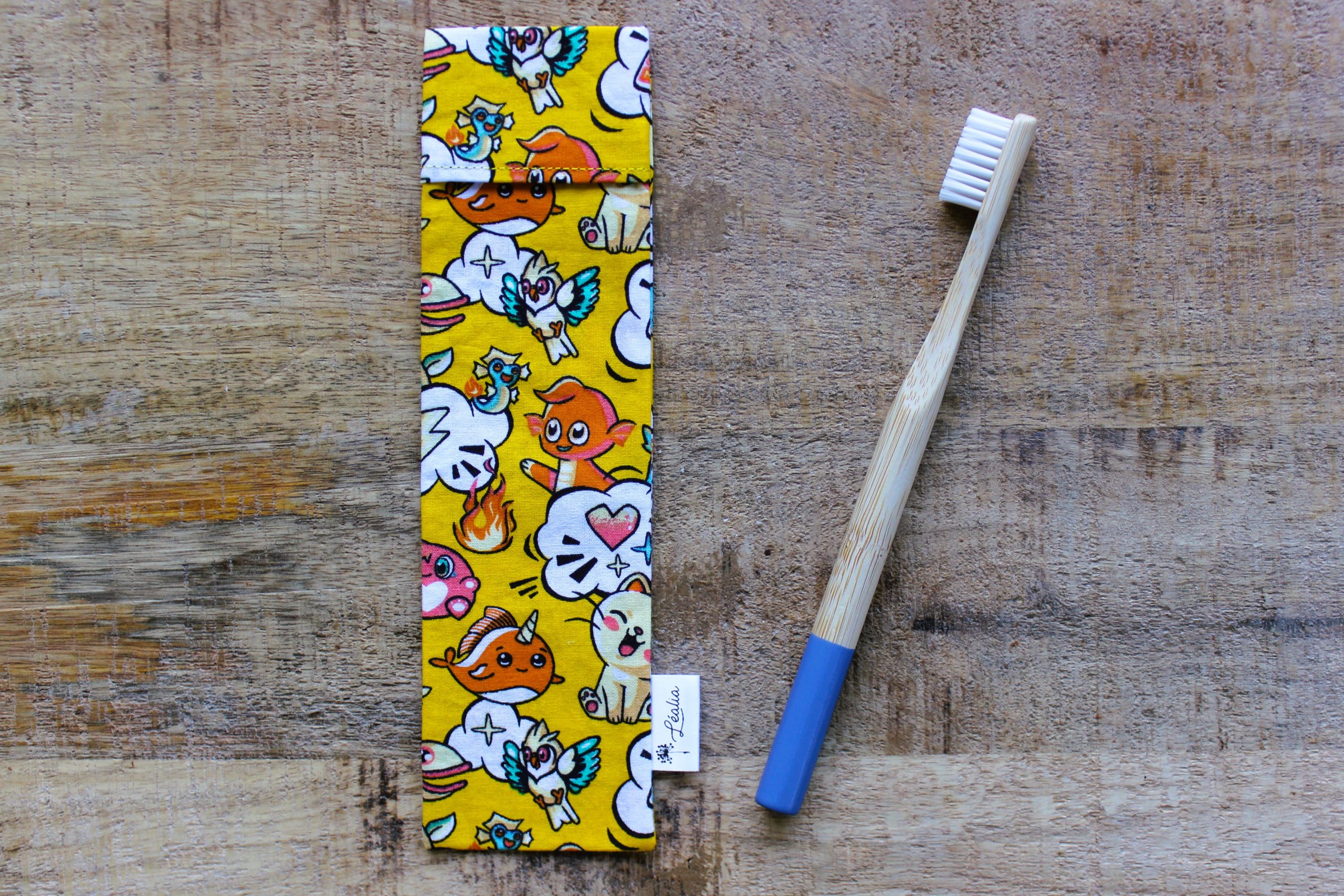 pochette brosse à dents manga jaune chat renard narval