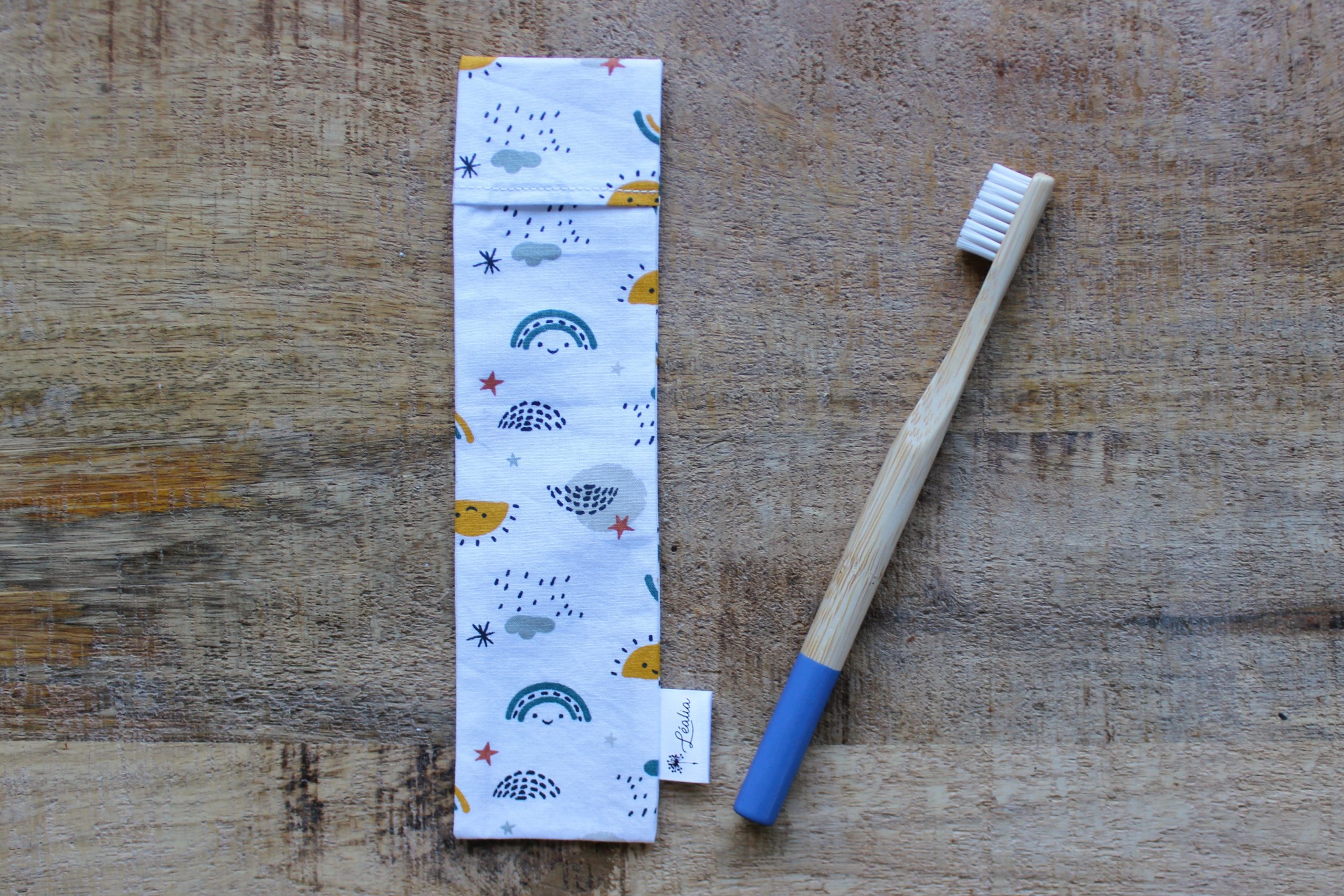 pochette brosse à dents soleil arc-en-ciel