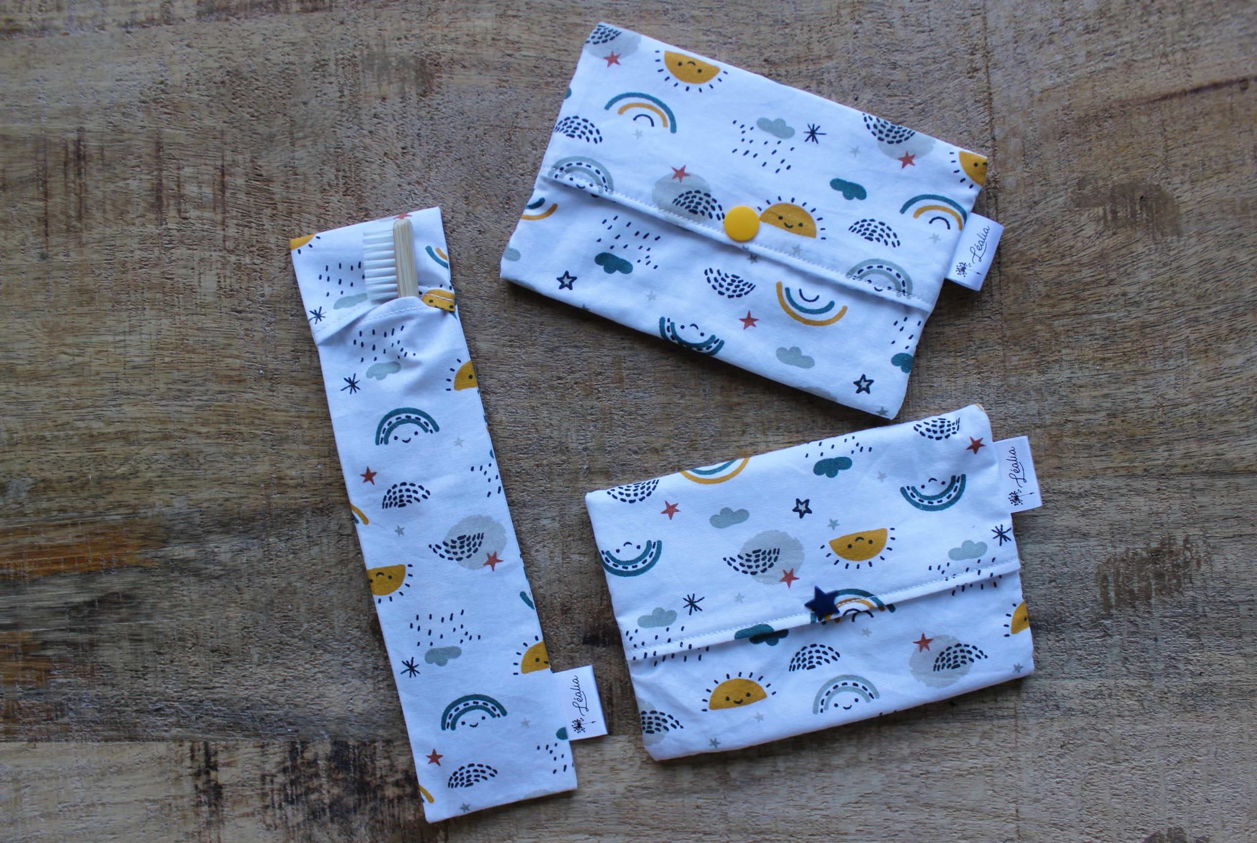 kit pochette brosse à dents et pochette à savon soleil arc-en-ciel