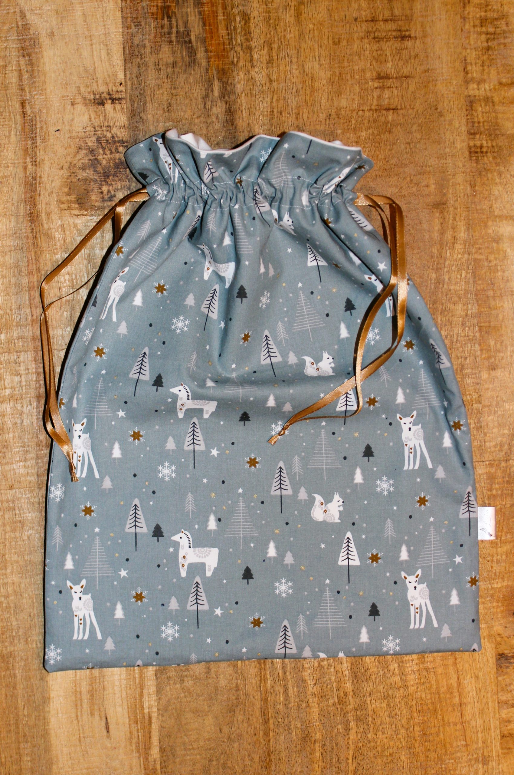 pochette cadeau en tissu hiver Noël gris sapin