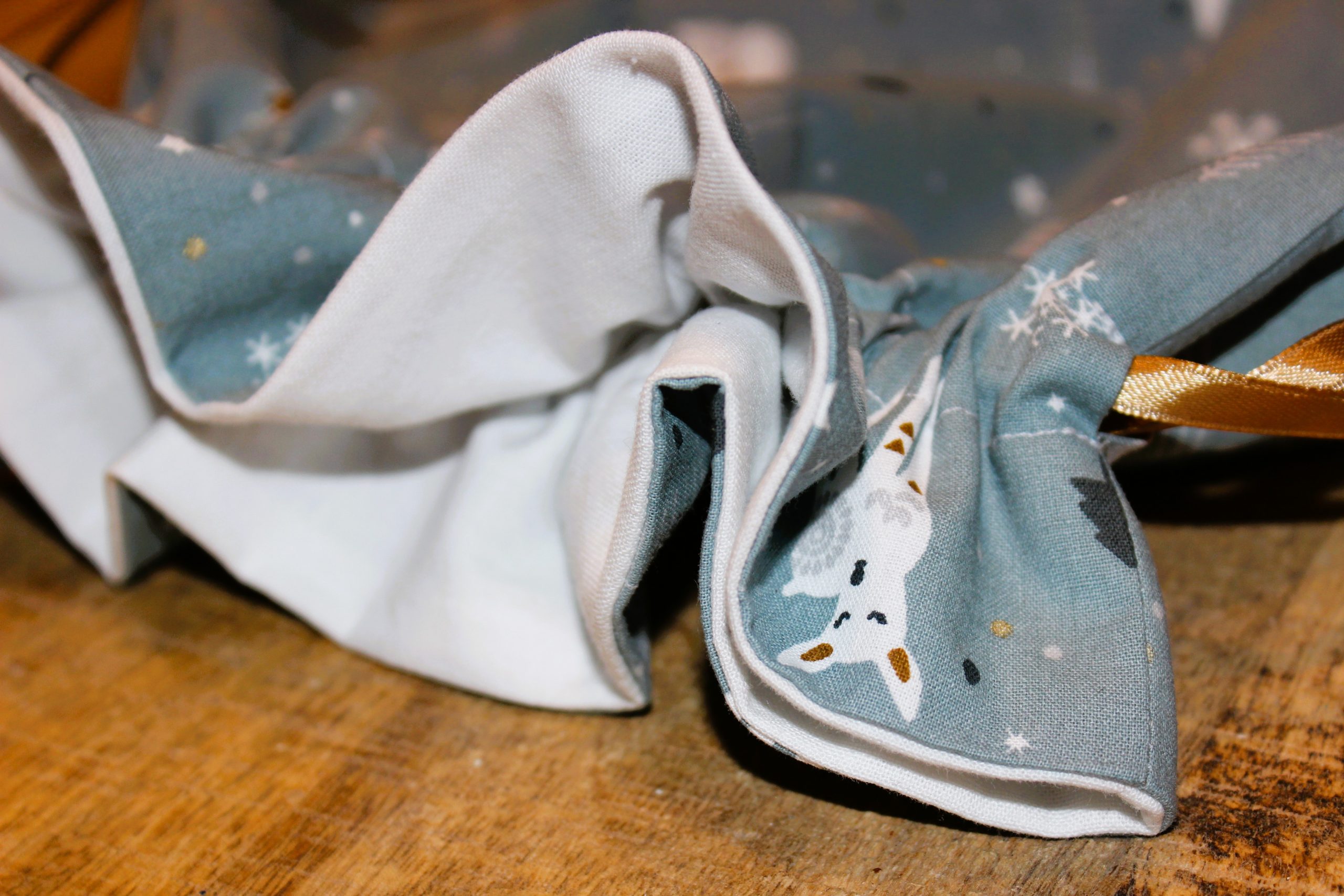 pochette cadeau en tissu hiver Noël gris sapin