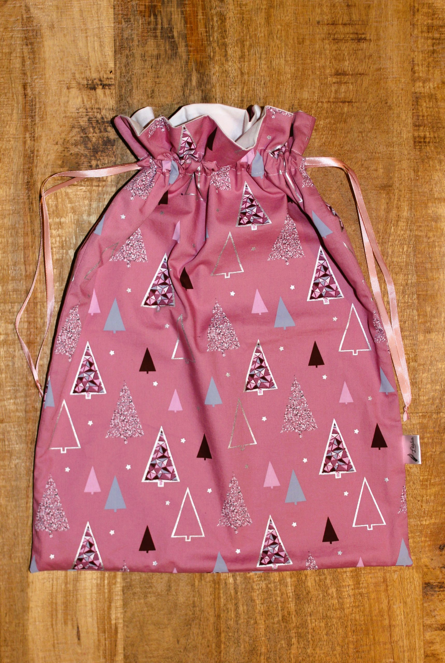 pochette cadeau en tissu hiver Noël sapin rose
