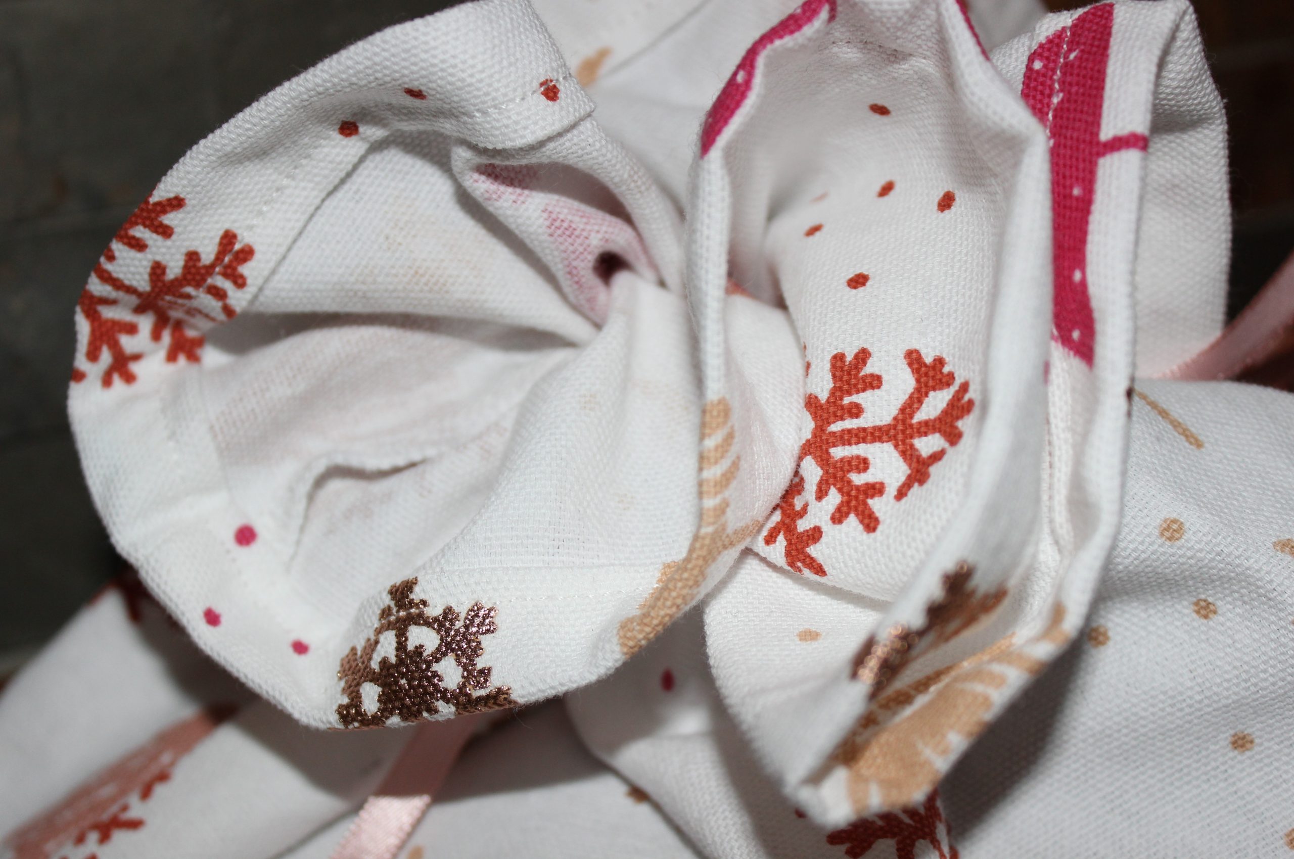 Hotte Père Noël sapin rose